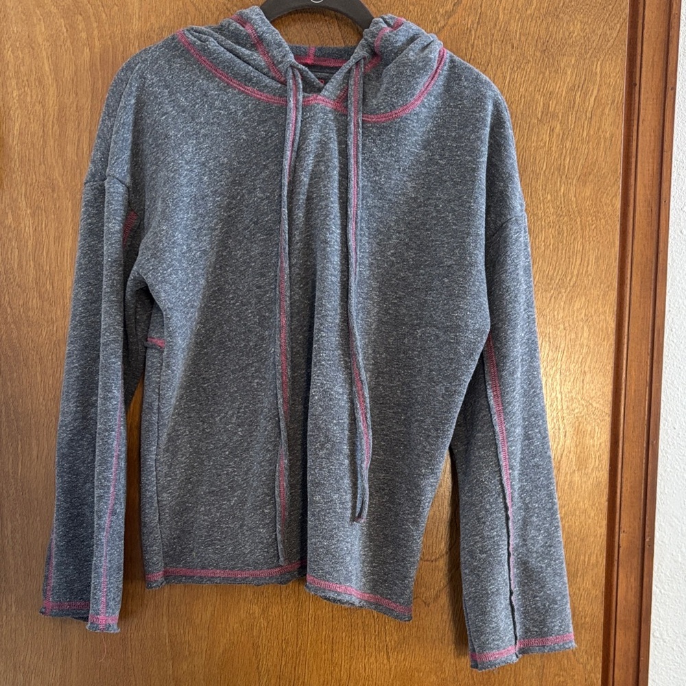 Zenara // gray hoodie pink accents